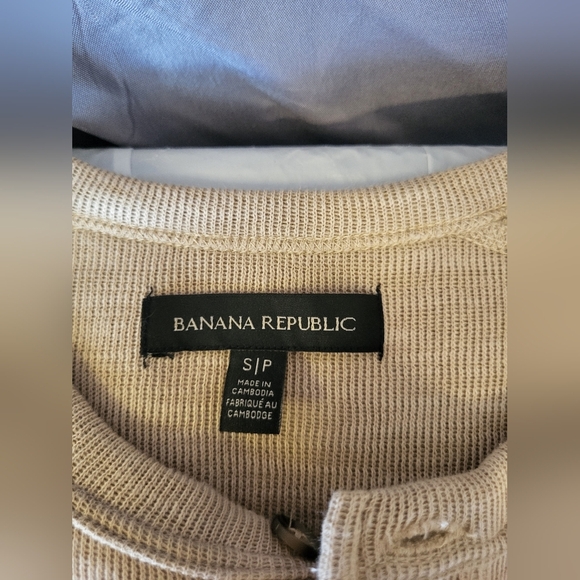 Banana Republic Beige Henley Shirt, Size Small - Picture 4 of 6